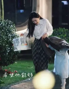 《婚色已晚》：当爱情褪色，婚姻走向何方？深度影评揭秘！